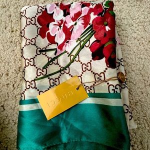 Gucci silk scarf